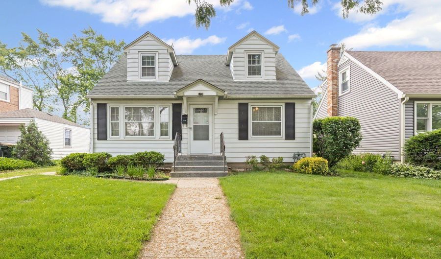 418 S Vail Ave, Arlington Heights, IL 60005 - 4 Beds, 2 Bath