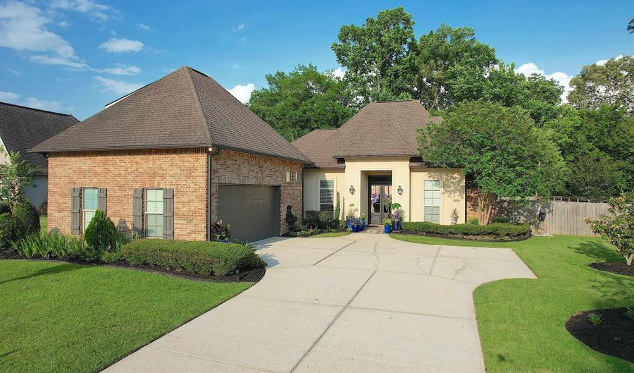 16012 Magnolia Trace Pkwy, Baton Rouge, LA 70817 - 4 Beds, 3 Bath