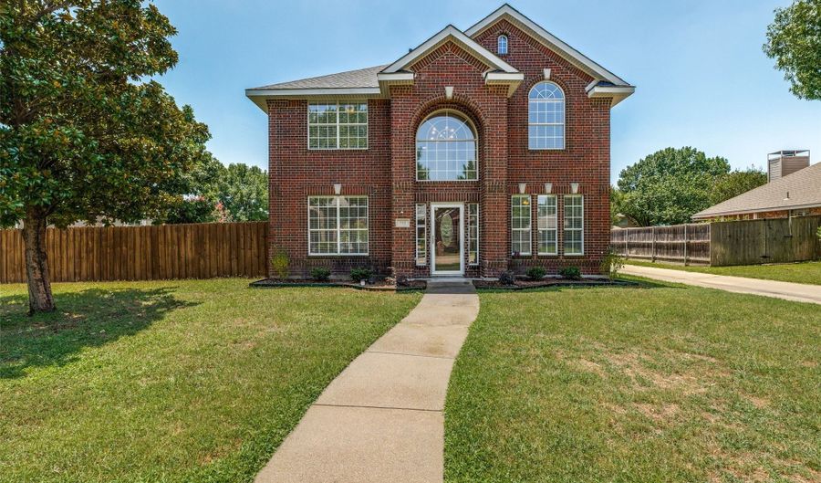 712 Rolling Hills Dr, Allen, TX 75002 - 4 Beds, 3 Bath
