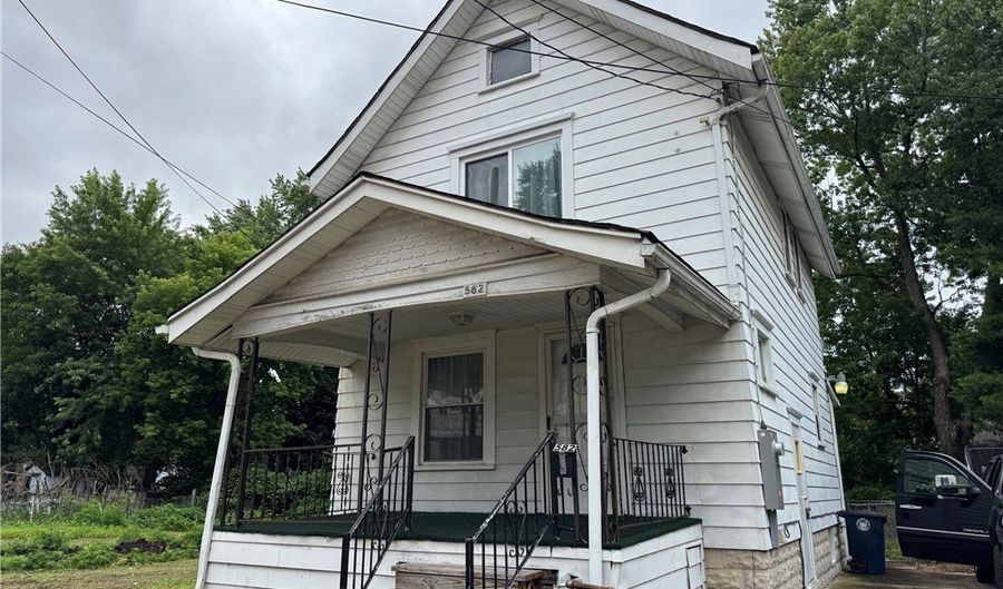 582 Robinette Ct, Akron, OH 44310 - 2 Beds, 1 Bath