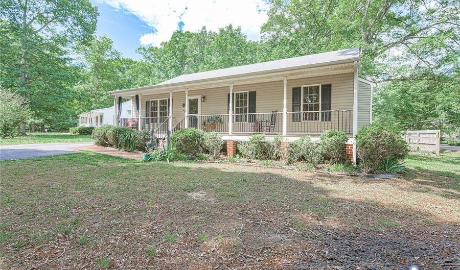 424 N James St, Ashland, VA 23005 - 3 Beds, 2 Bath