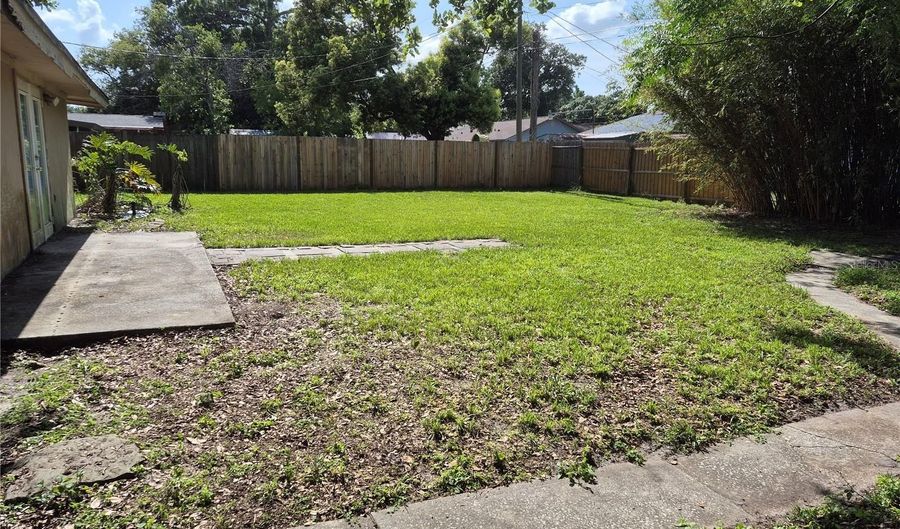 5 W NIGHTINGALE St, Apopka, FL 32712 - 3 Beds, 2 Bath