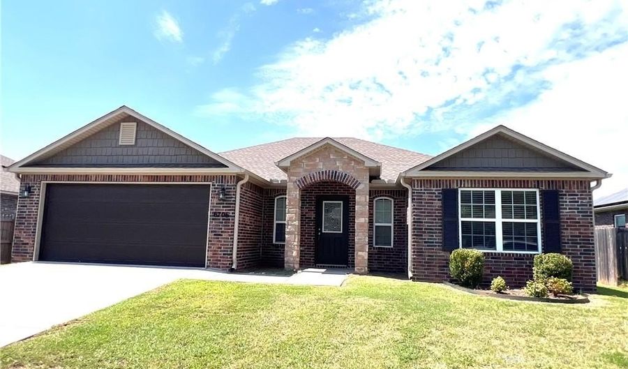 6706 SW Chestnut Hill Rd, Bentonville, AR 72713 - 4 Beds, 2 Bath