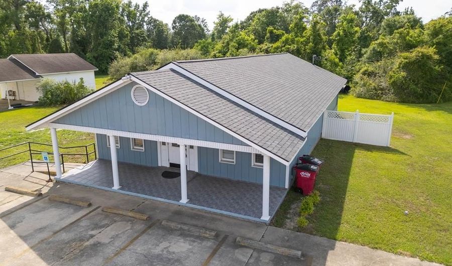 278 S Main St, Baxley, GA 31513 - 0 Beds, 3 Bath