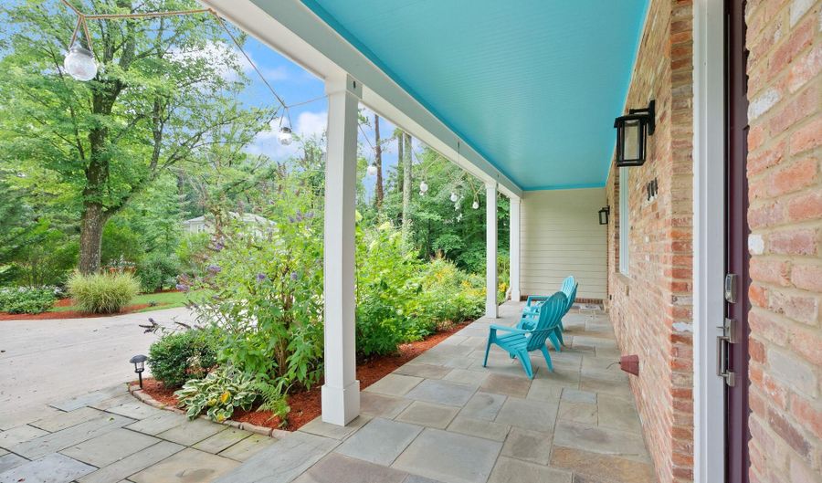 5104 BIRCH Ln, Annandale, VA 22003 - 5 Beds, 4 Bath