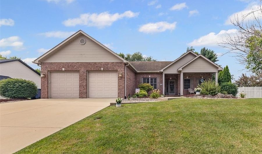 100 Windsor Dr, Alton, IL 62002 - 3 Beds, 3 Bath
