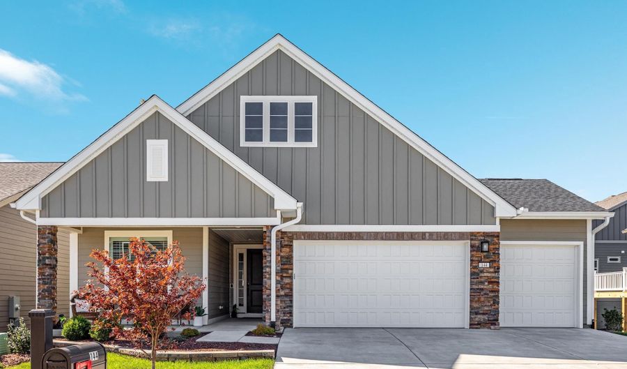 144 COWBIRD St, Lake Frederick, VA 22630 - 4 Beds, 4 Bath