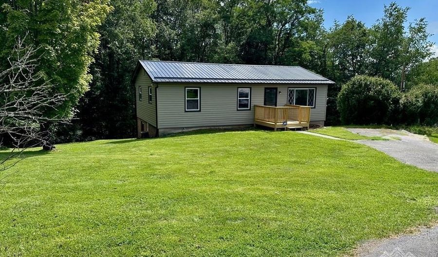 4 W Concord Street Ext, Athens, WV 24712 - 3 Beds, 1 Bath