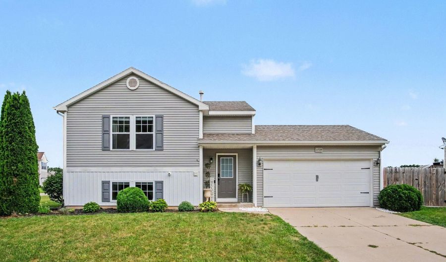 11720 E Bear Meadows Dr SE, Alto, MI 49302 - 3 Beds, 2 Bath