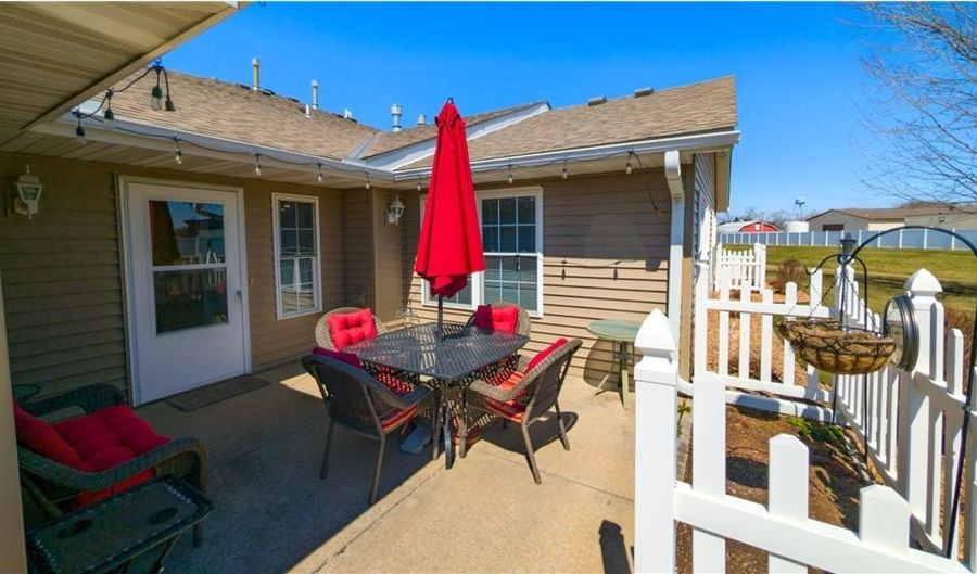1906 Oak Tree Ln B, Austin, MN 55912 - 2 Beds, 2 Bath