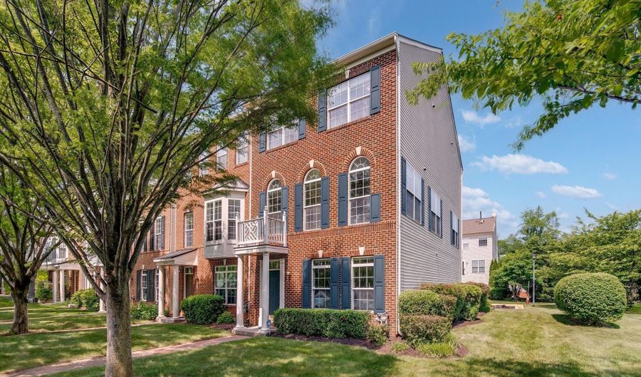 20194 INCAS Ter, Ashburn, VA 20147 - 3 Beds, 4 Bath