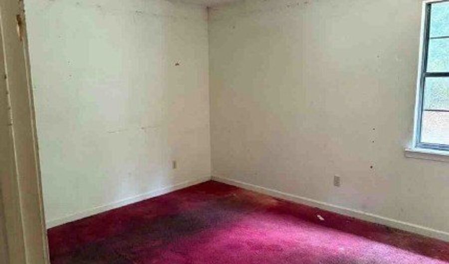 1502 Hall St, Bainbridge, GA 39819 - 3 Beds, 1 Bath