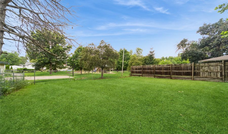 214 SW Scott St, Ankeny, IA 50023 - 2 Beds, 2 Bath