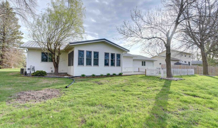 815 C Ave, Armstrong, IA 50514 - 3 Beds, 1 Bath
