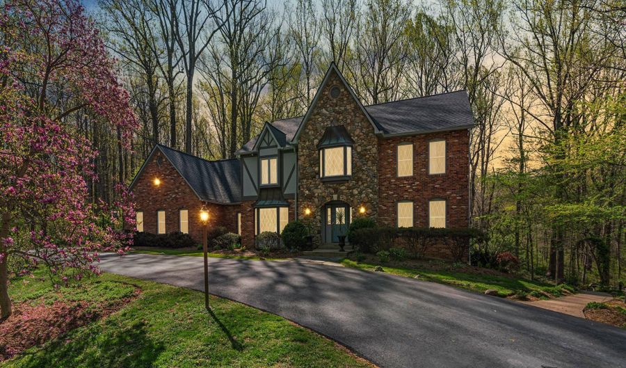 200 ASHCROFT Ct, Ashton, MD 20861 - 6 Beds, 4 Bath