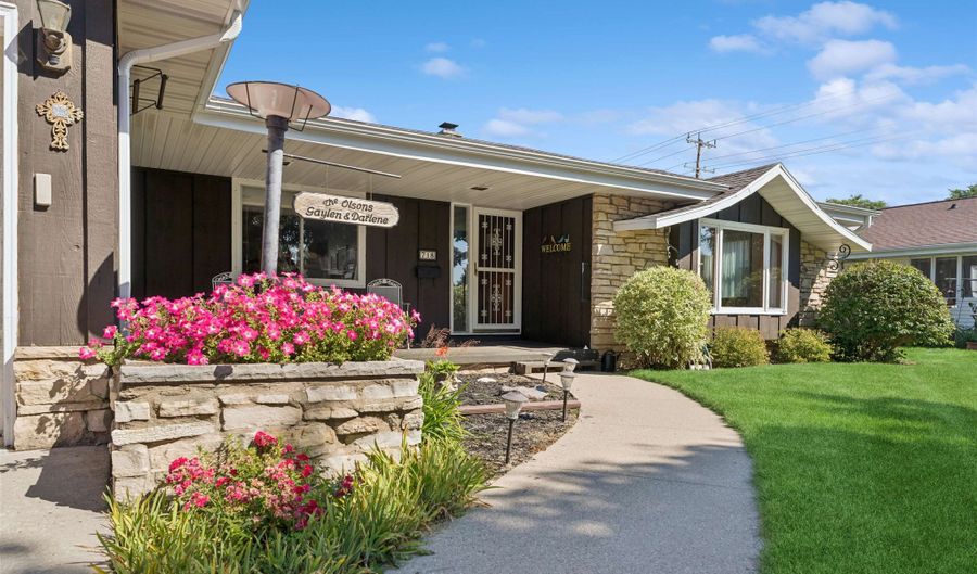 718 E LINDBERGH St, Appleton, WI 54911 - 3 Beds, 2 Bath