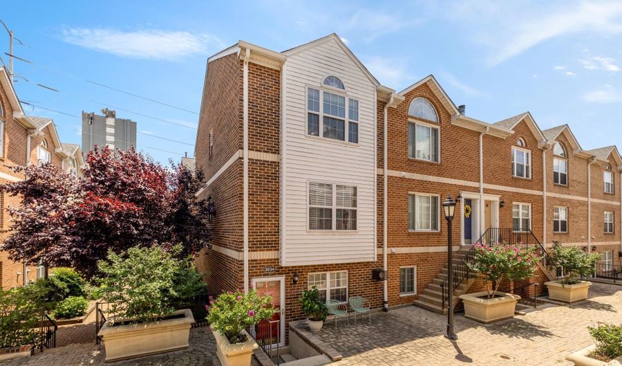 3034 S GLEBE Rd, Arlington, VA 22206 - 3 Beds, 3 Bath