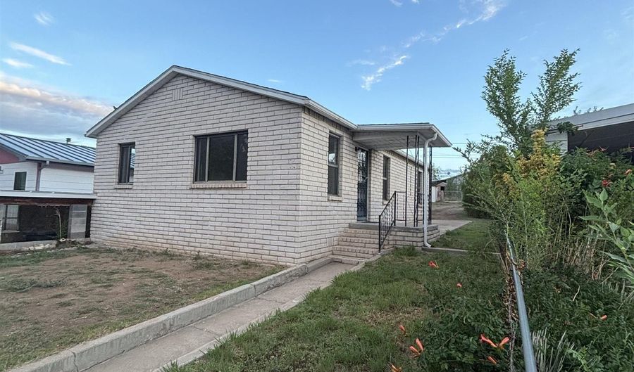 718 Fahey St, Bayard, NM 88023 - 2 Beds, 2 Bath