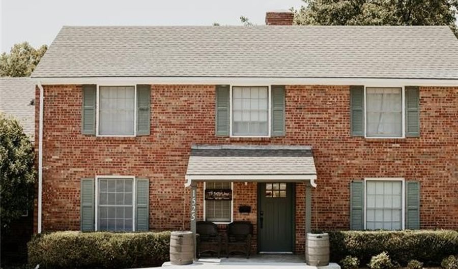1525 Hillcrest Dr, Bartlesville, OK 74003 - 3 Beds, 3 Bath
