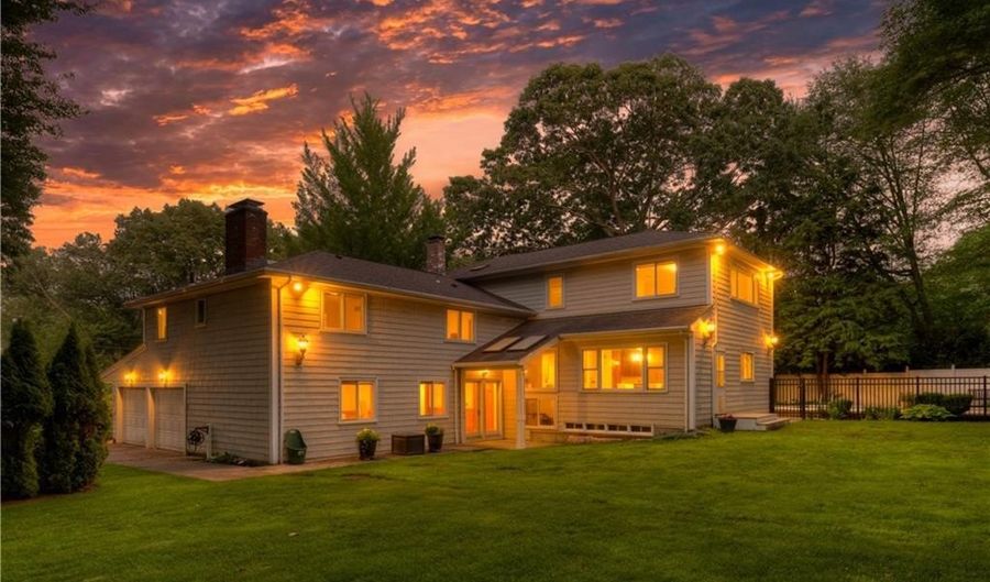 23 Pine Top Rd, Barrington, RI 02806 - 5 Beds, 6 Bath