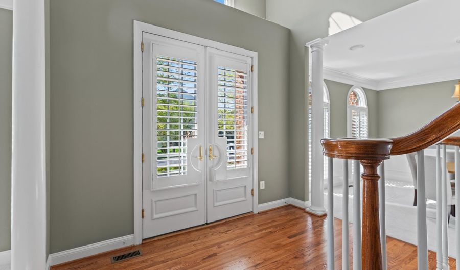 24176 SPRING MEADOW Cir, Aldie, VA 20105 - 4 Beds, 5 Bath