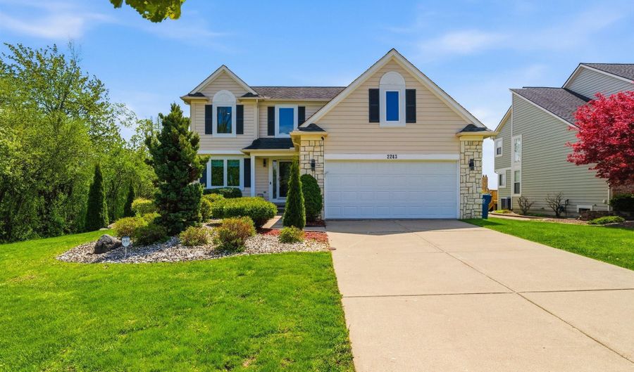 2243 Sun Valley Dr, Ann Arbor, MI 48108 - 4 Beds, 4 Bath