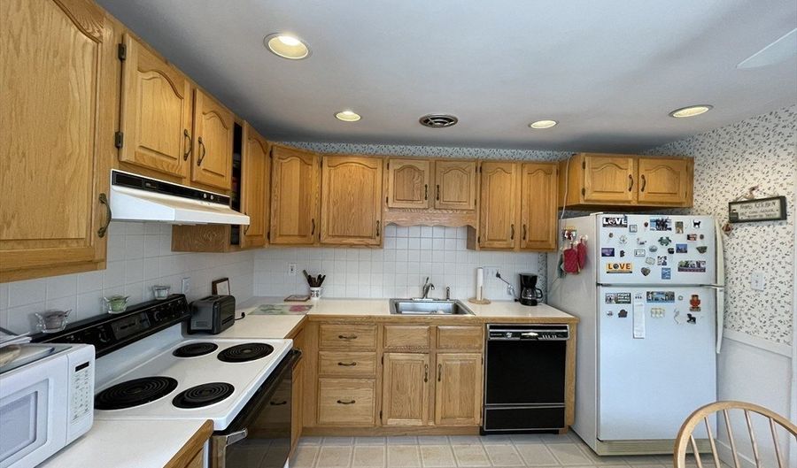 34 Millbrook Rd, Beverly, MA 01915 - 3 Beds, 1 Bath
