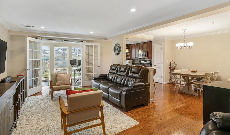 4193 S FOUR MILE RUN Dr 202, Arlington, VA 22204 - 2 Beds, 2 Bath