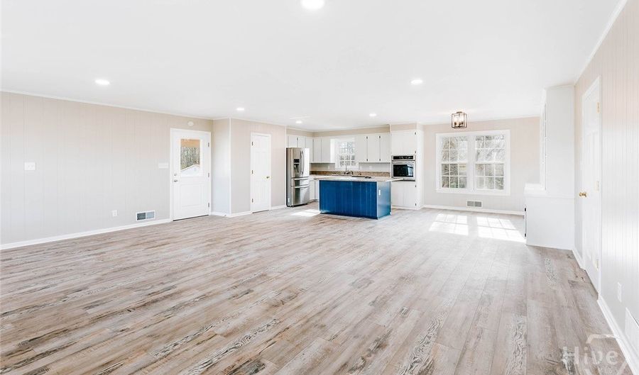 674 Yancey Rd, Arnoldsville, GA 30619 - 5 Beds, 3 Bath