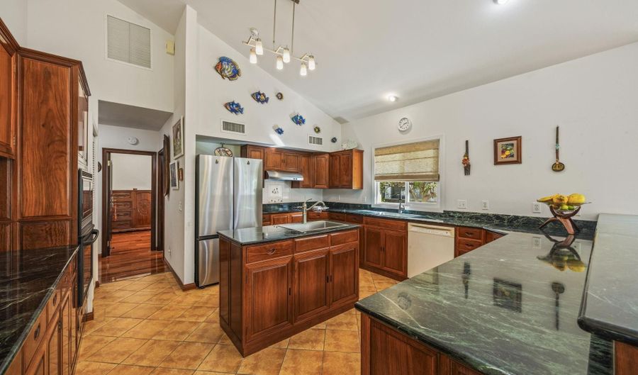 355 Kamalei Cir, Kahului, HI 96732 - 3 Beds, 3 Bath