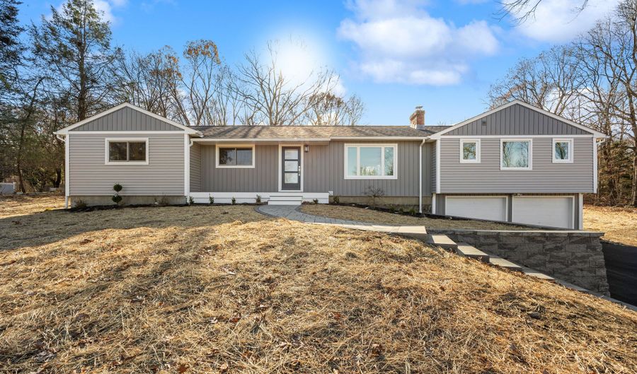 27 Tuttle Ct, Bethany, CT 06524 - 4 Beds, 2 Bath