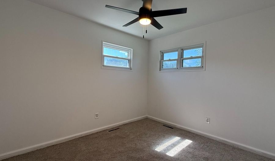 18 JOHN COLLINS Cir, Dover, DE 19904 - 3 Beds, 1 Bath