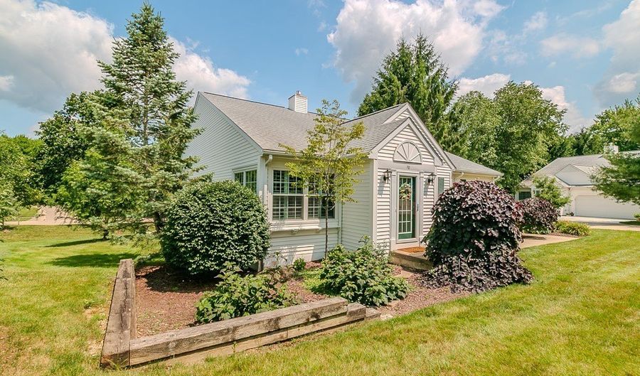 118 Kensington Ct, Aurora, OH 44202 - 2 Beds, 2 Bath