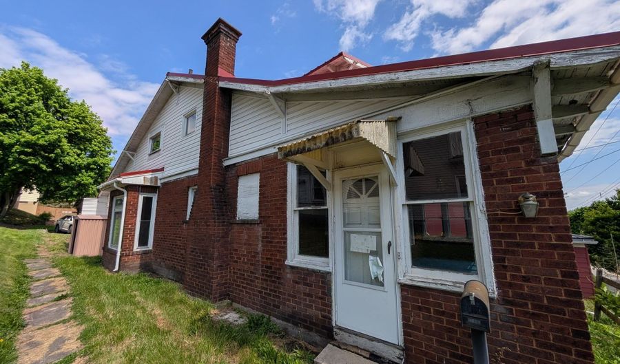 1305 N 4th Ave, Altoona, PA 16601 - 2 Beds, 2 Bath