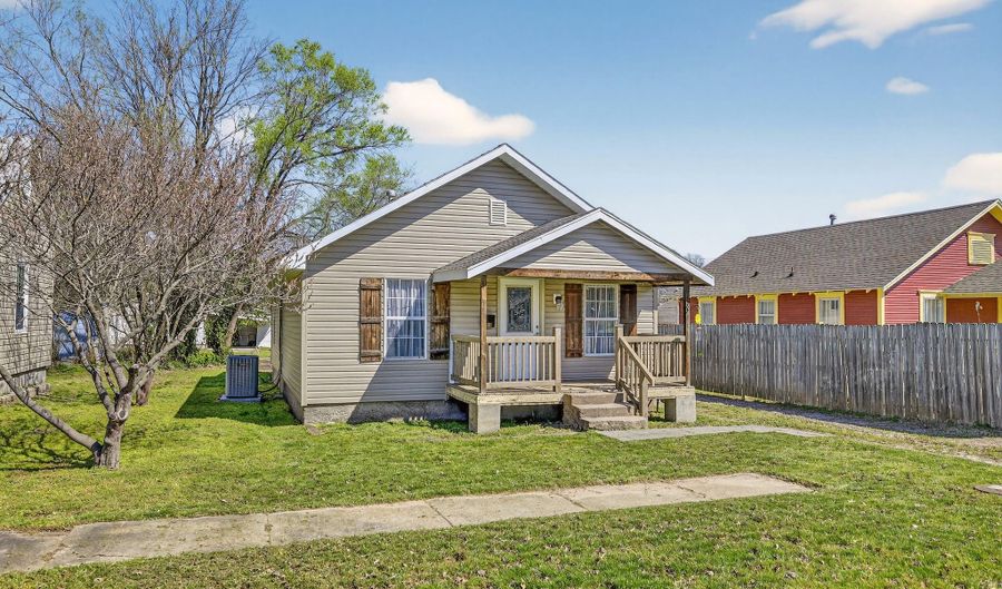 410 E 18th St, Baxter Springs, KS 66713 - 3 Beds, 1 Bath