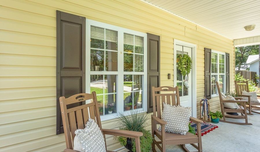 337 21st Ave, Apalachicola, FL 32320 - 3 Beds, 2 Bath