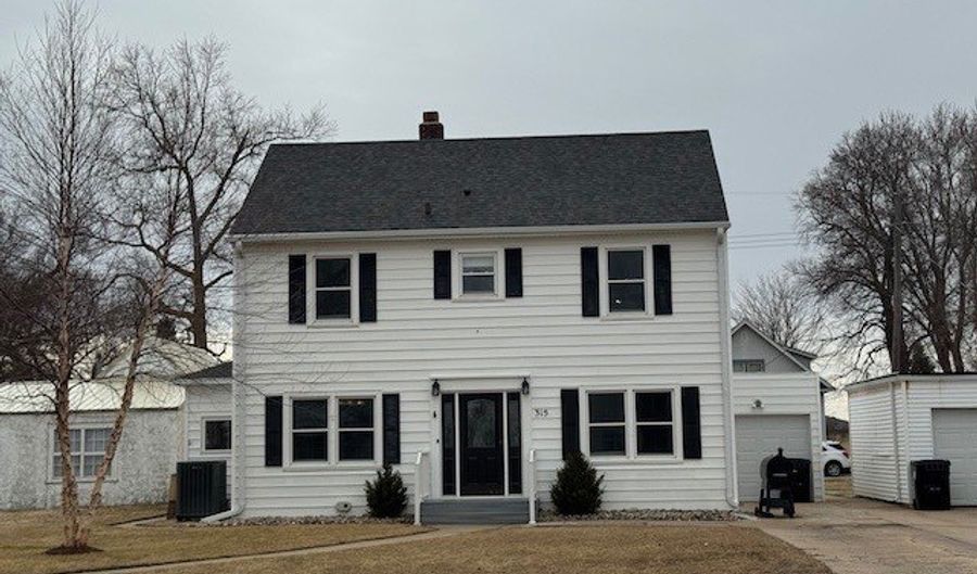 315 W State St, Atkinson, NE 68713 - 4 Beds, 3 Bath