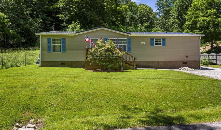 709 Waugh Br, Barboursville, WV 25504 - 3 Beds, 2 Bath