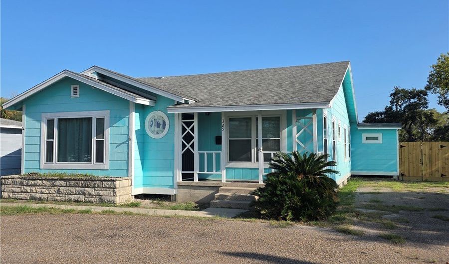 325 S Saunders St S, Aransas Pass, TX 78336 - 5 Beds, 3 Bath