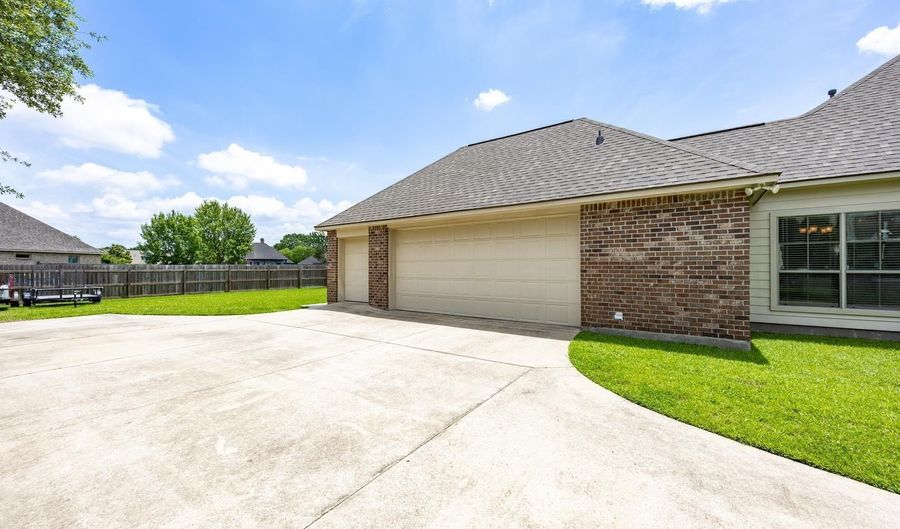 3324 Rivers Edge Dr, Addis, LA 70710 - 4 Beds, 2 Bath