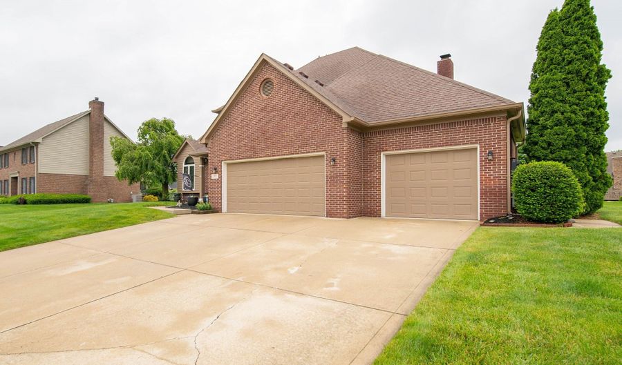 1145 Forest Commons Dr, Avon, IN 46123 - 5 Beds, 4 Bath
