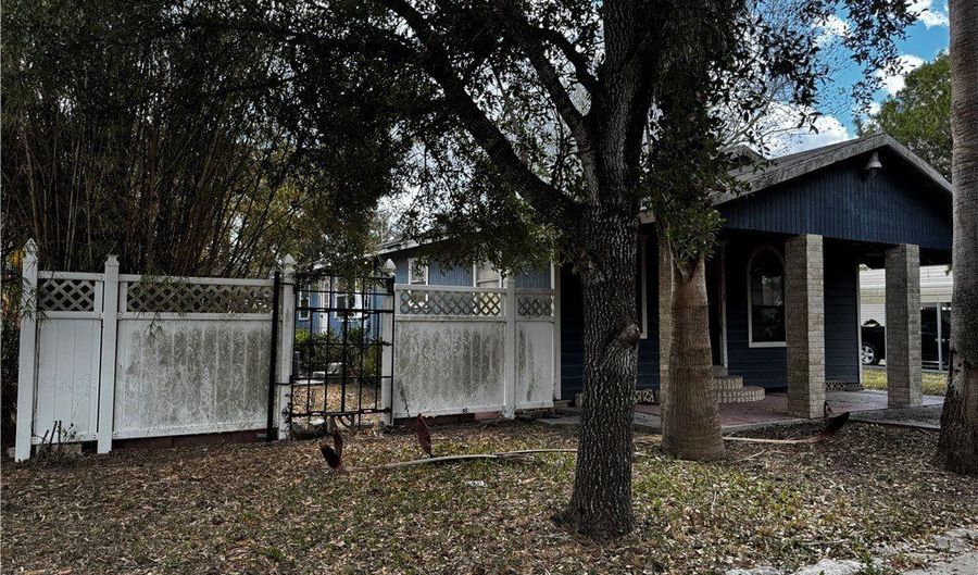 200 W 5th St, Alice, TX 78332 - 3 Beds, 3 Bath