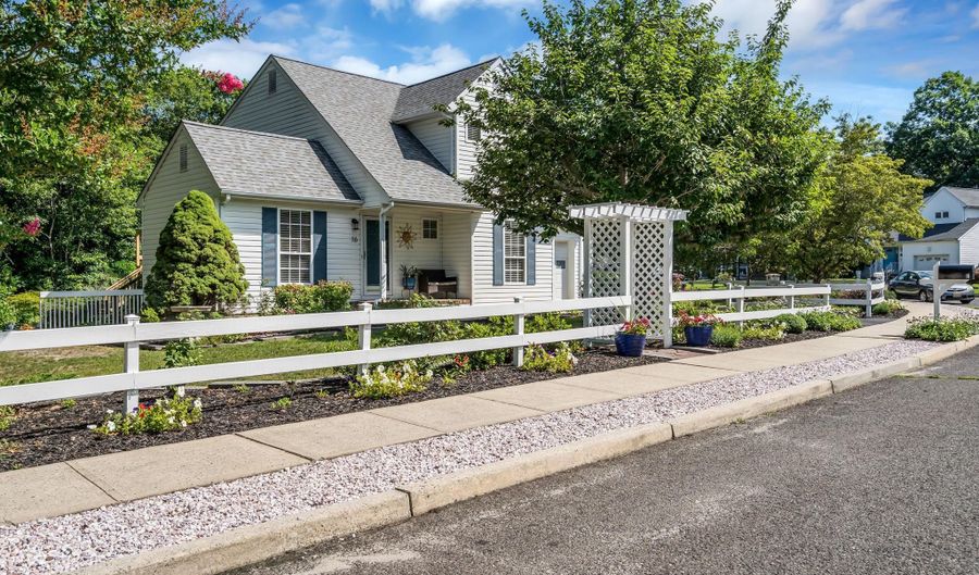 16 SHELLI Ter, Barnegat, NJ 08005 - 4 Beds, 2 Bath