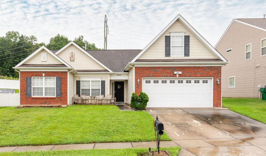 7941 Mossycup Dr, Charlotte, NC 28215 - 3 Beds, 2 Bath