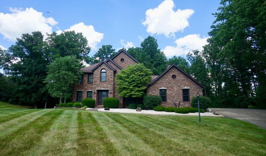 80 Hillcrest Estates Dr, Batesville, IN 47006 - 4 Beds, 5 Bath