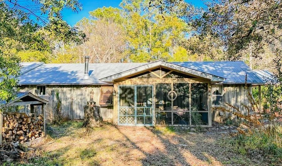341 Smith Rd, Apalachicola, FL 32320 - 2 Beds, 1 Bath