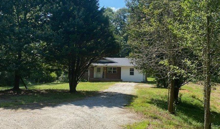 483 Greasy Crk, Homer, GA 30547 - 3 Beds, 2 Bath
