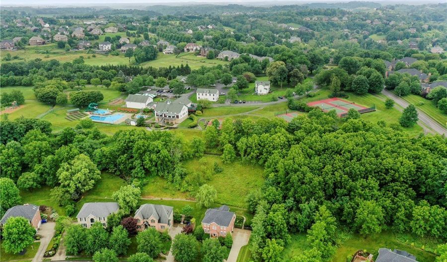 114 Golfview Dr, Adams Twp., PA 15044 - 4 Beds, 5 Bath