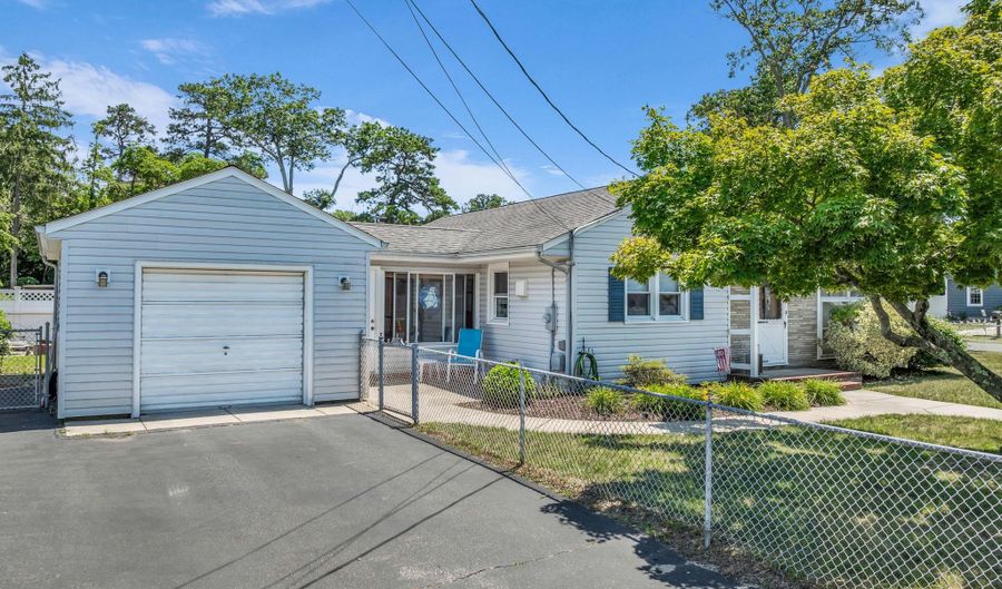 14 Larboard St, Beachwood, NJ 08722 - 3 Beds, 2 Bath