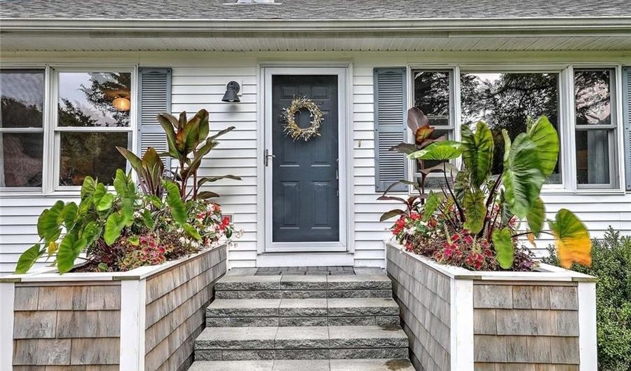 21 Browning Dr, Charlestown, RI 02813 - 2 Beds, 2 Bath